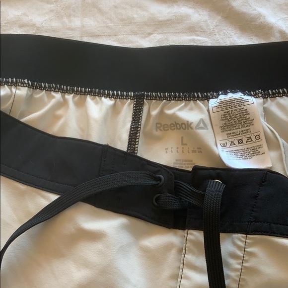 New Reebok limited splatter shorts - Picture 3 of 3